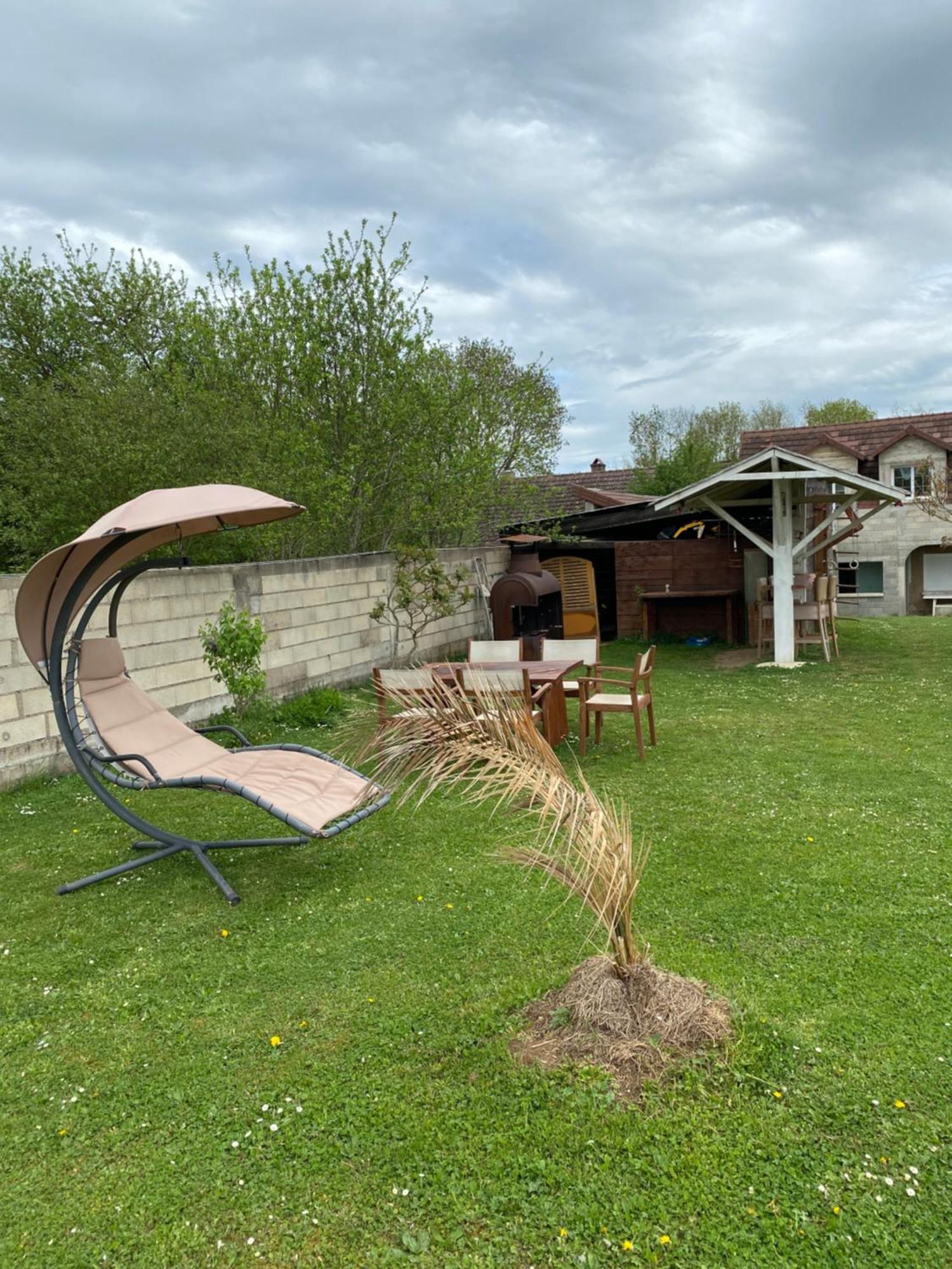 L'Entrenous Apartment Charmes  Exterior photo